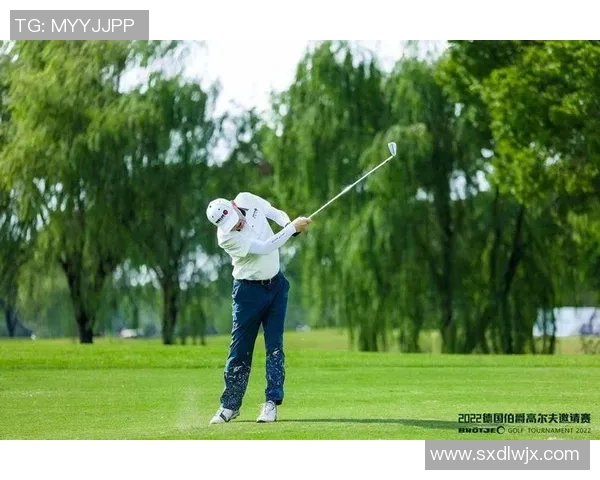 绿色头像足球明星男展现环保理念与运动激情的完美结合 绿色头像足球明星男展现环保理念与运动激情的完美结合